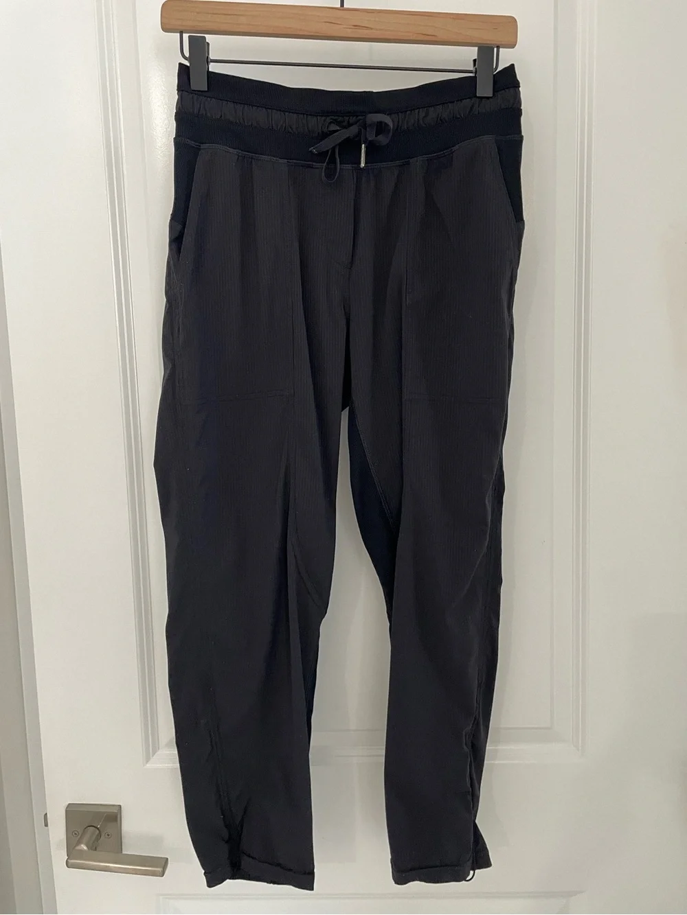 Lululemon Dance Studio Pants Mid-Rise 25” Crop Black casual Athleisure. Sk24